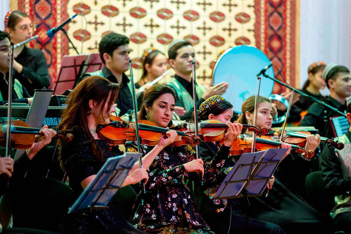 The pop orchestra of the Turkmen Conservatory invites you to feel the musical «Magic of the East»