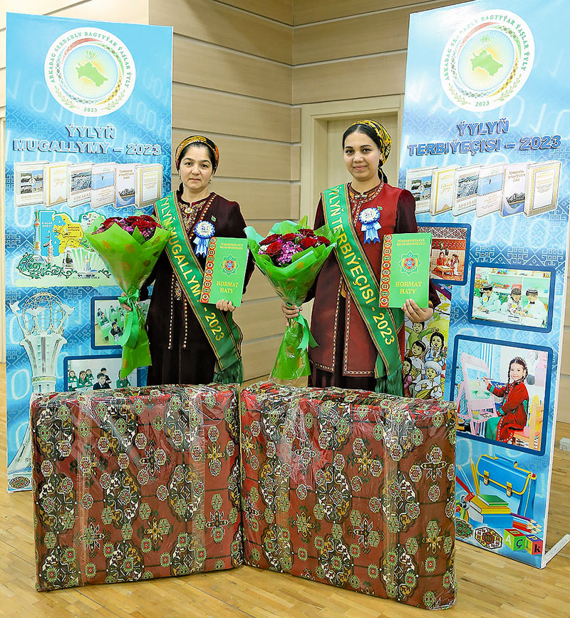 В Туркменистане объявлены победители конкурсов «Учитель года-2023» и «Воспитатель года-2023»