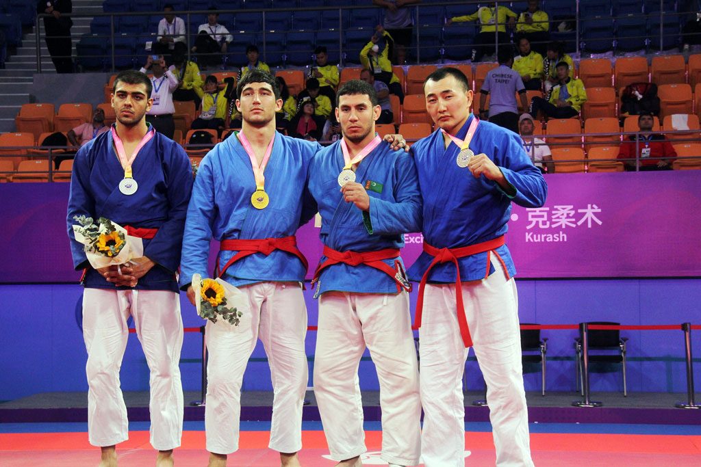Мастера кураша из Туркменистана завоевали 12 медалей на двух азиатских турнирах в Китае