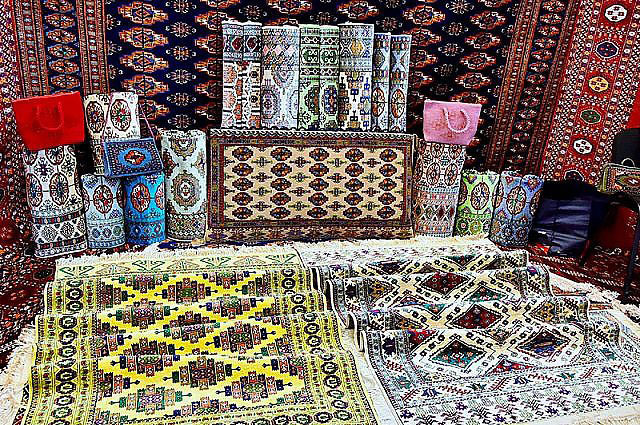 Gyzylarbat carpet-weavers: ancient patterns in a modern way