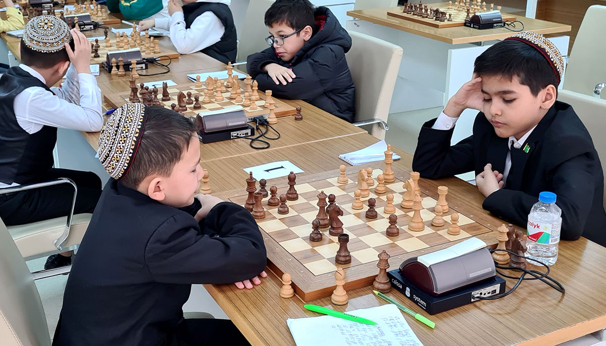Юные шахматисты Туркменистана успешно стартовали на чемпионате мира в Батуми