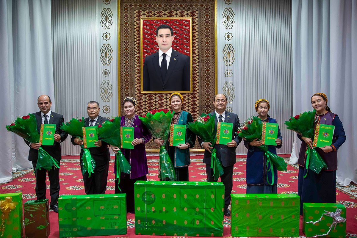 В Туркменистане объявлен победитель конкурса «Учитель года – 2023»