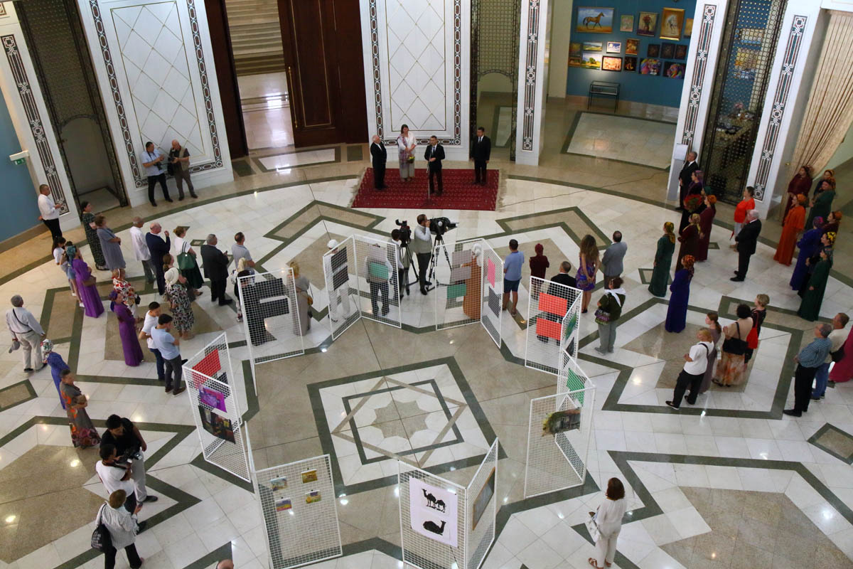 An artist from Poland presented a series of paintings about Turkmenistan in Ashgabat