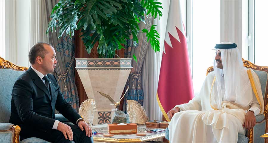 The Ambassador Extraordinary and Plenipotentiary of Turkmenistan presented his credentials to the Emir of Qatar