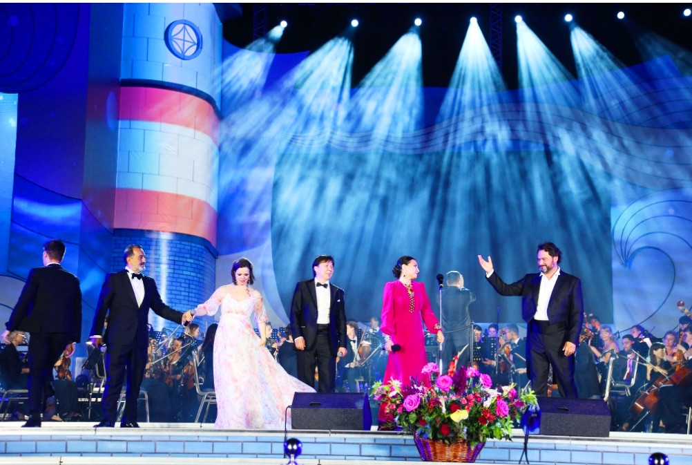 Honored Artist of Turkmenistan Leyli Okdirova performed at the opening of the Caspian Seasons Festival