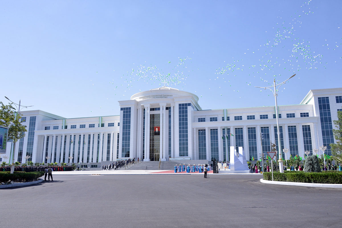 The President of Turkmenistan opened a new complex of buildings of the Academy of Civil Service