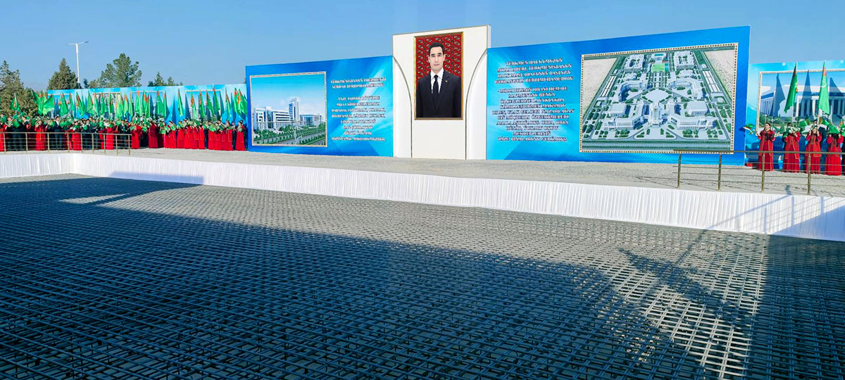 Президент Туркменистана принял участие в закладке нового здания Туркменского архитектурно-строительного института