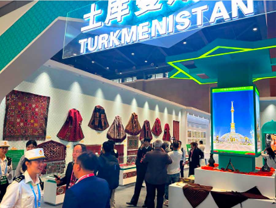 Silk Road EXPO guests got acquainted with the stand of Turkmenistan