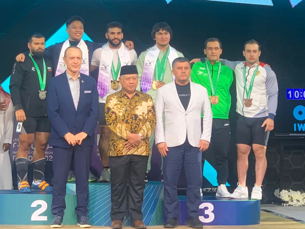 Türkmenistanly agyr atletikaçy Saud Arabystanyda geçýän dünýä çempionatynda itip götermekde bürünç medal gazandy
