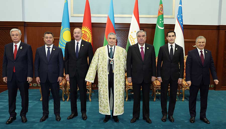 Национальный Лидер туркменского народа, Председатель Халк Маслахаты Туркменистана Гурбангулы Бердымухамедов награжден Почётным Знаком глав государств Центральной Азии