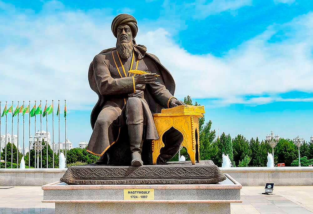 Подарок к юбилею Махтумкули готовят учёные и педагоги ИМО МИД Туркменистана