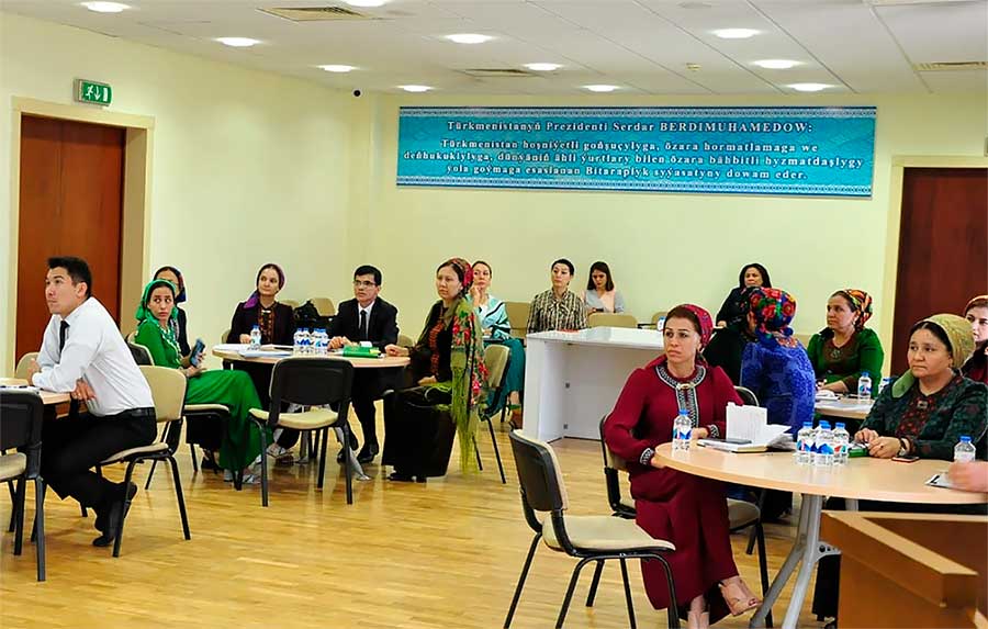 Современные методы преподавания обсудили на семинаре в Высшей школе дипломатии