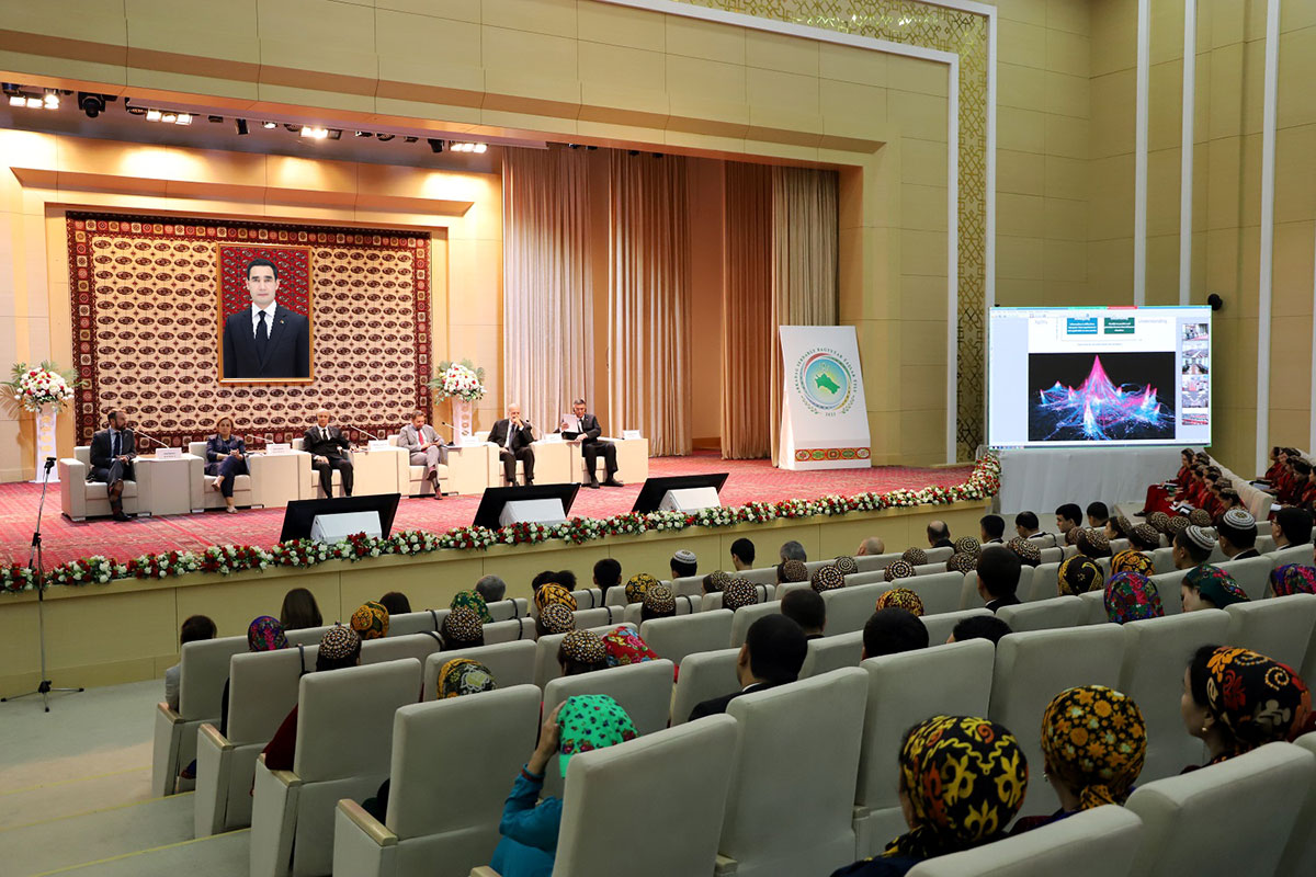 Türkmenistanda ýokary tehnologiýalar hepdeligi geçirildi