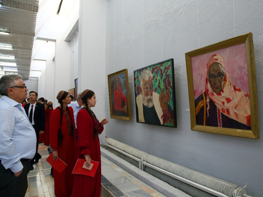 Выставка к 100-летнему юбилею народного художника Туркменистана Иззата Клычева
