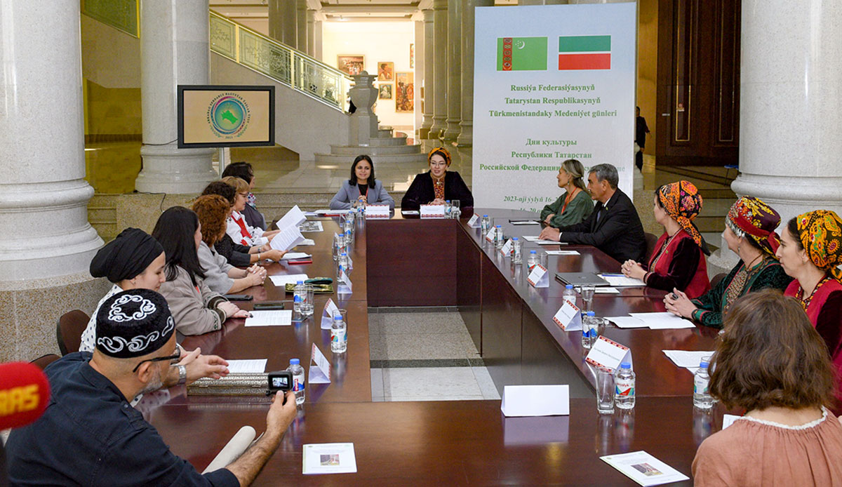 The delegation of folk craftsmen of the Republic of Tatarstan met with representatives of the arts of Turkmenistan