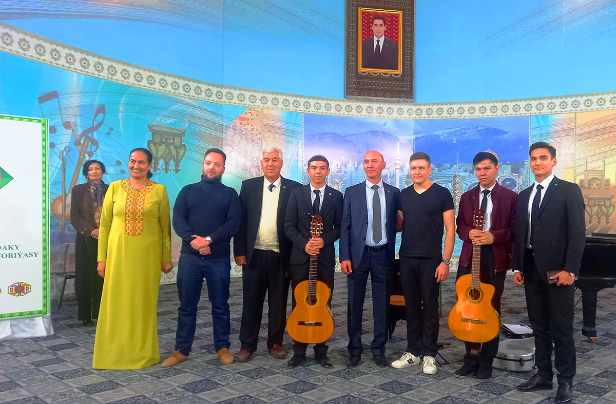 French musician David Yurpo visited the Turkmen National Conservatory