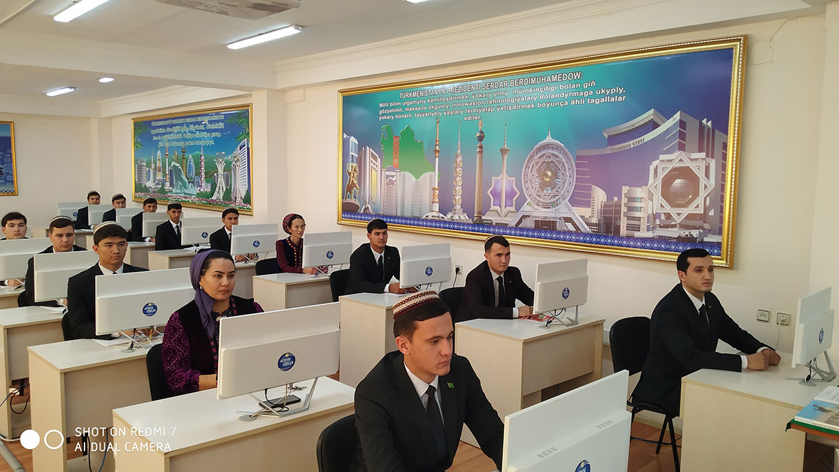 Преподаватели зарубежных вузов прочли лекции для туркменских студентов