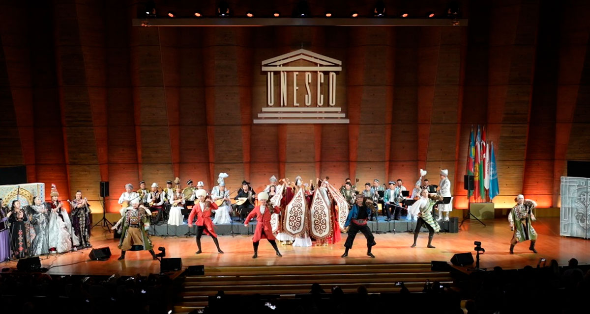 A gala concert dedicated to the 30th anniversary of TURKSOY was held in Paris