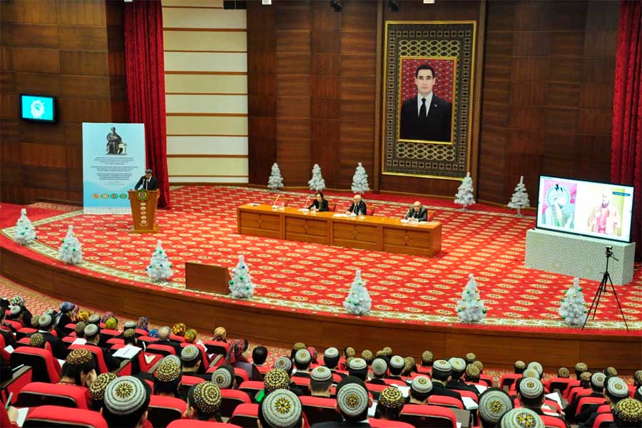 Конференция в честь 300-летия Махтумкули объединила представителей сферы образования Туркменистана и зарубежья