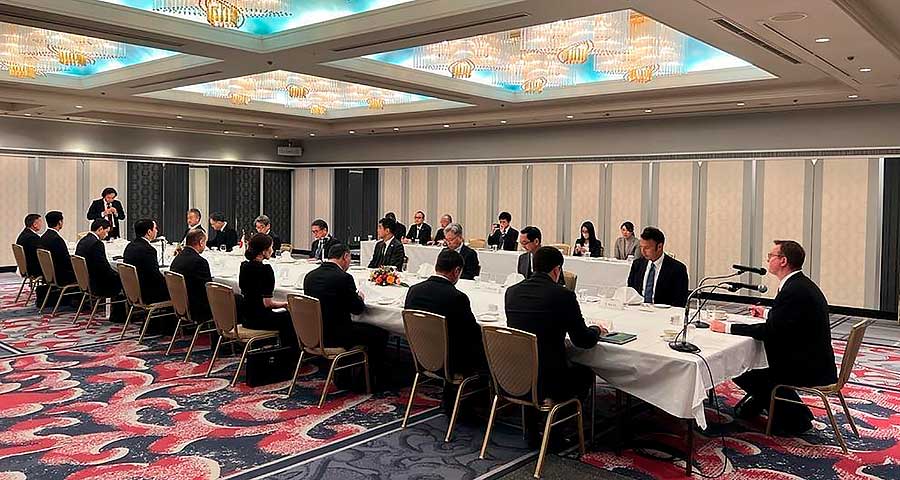 Issues of bilateral trade and economic cooperation were discussed in Tokyo