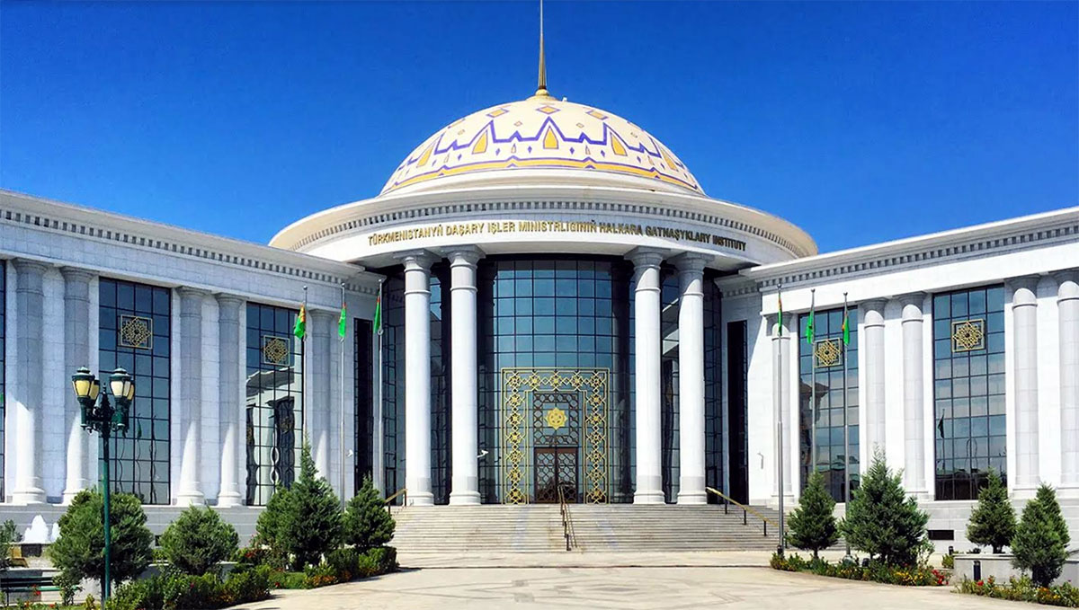 В институте международных отношений МИД Туркменистана состоялась встреча студентов с экспертом в области экономики