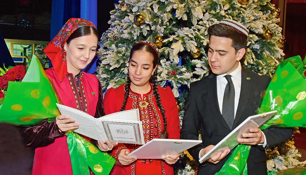 The Country Held Awards Ceremonies for Distinguished Youth