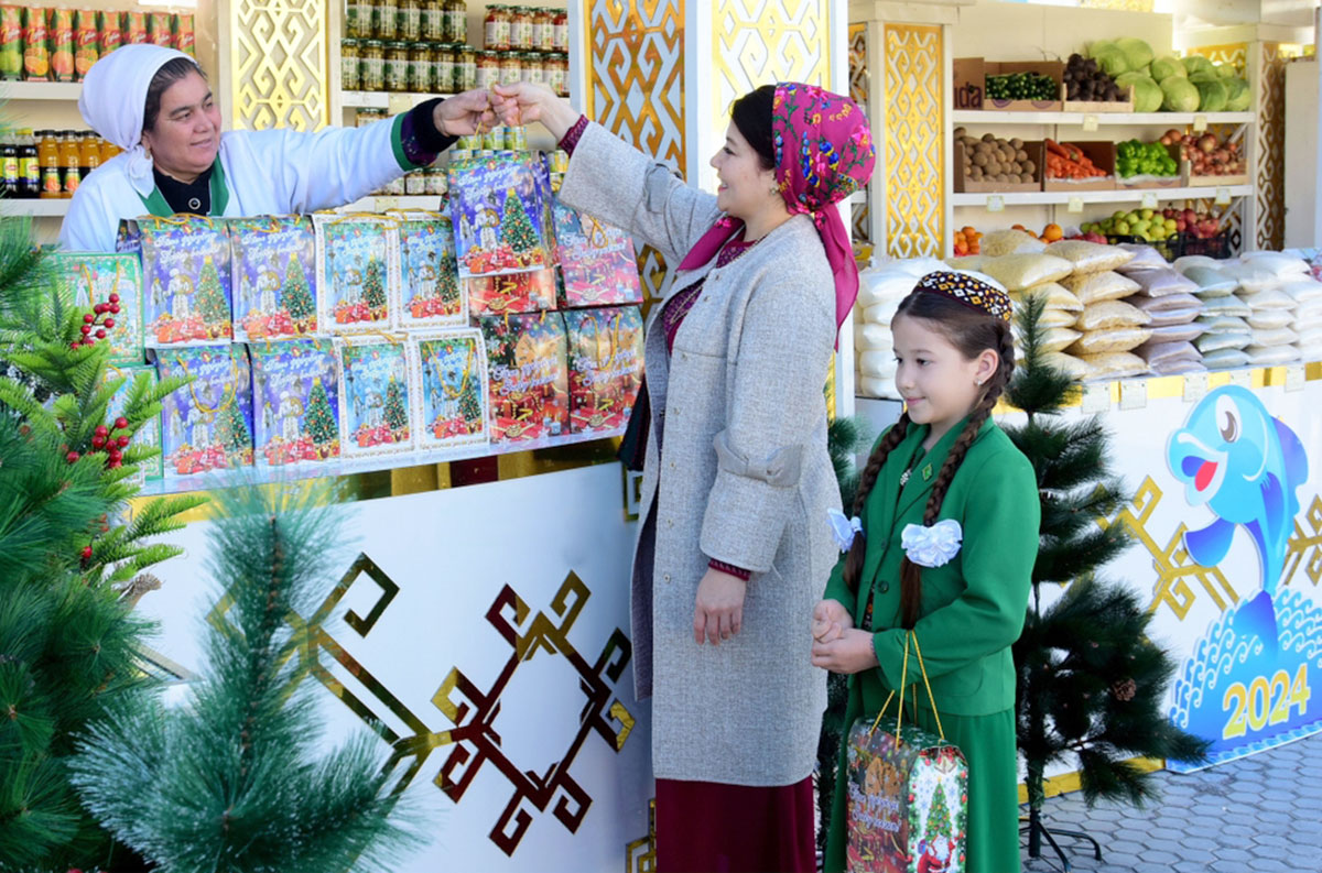 New Year's mood reigns in all markets of Turkmenistan