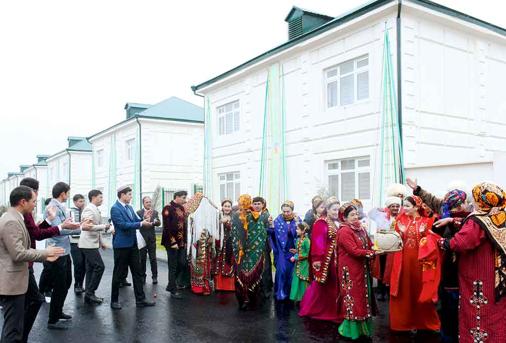 New settlers received keys to modern cottages in Mary