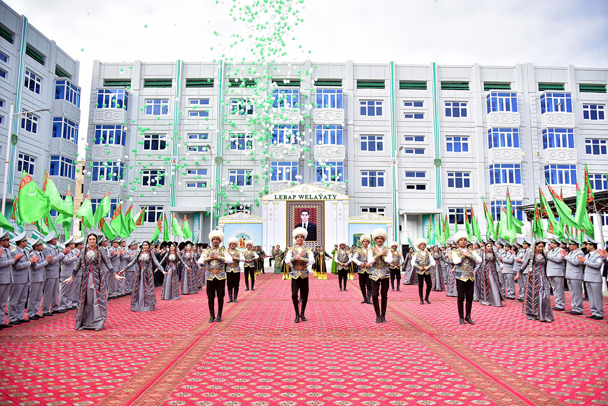 Modern residential buildings were commissioned in Turkmenabat as a gift for Defender of the Fatherland Day