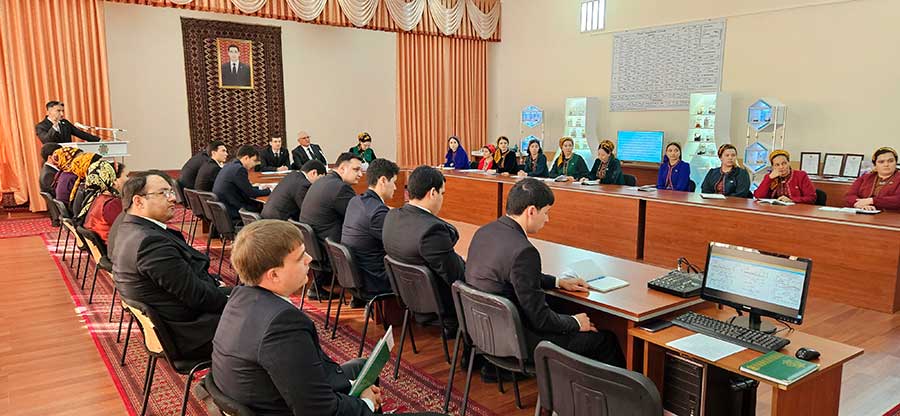 Türkmenistanyň Ylymlar akademiýasynyň Himiýa institutynda maslahat geçirildi