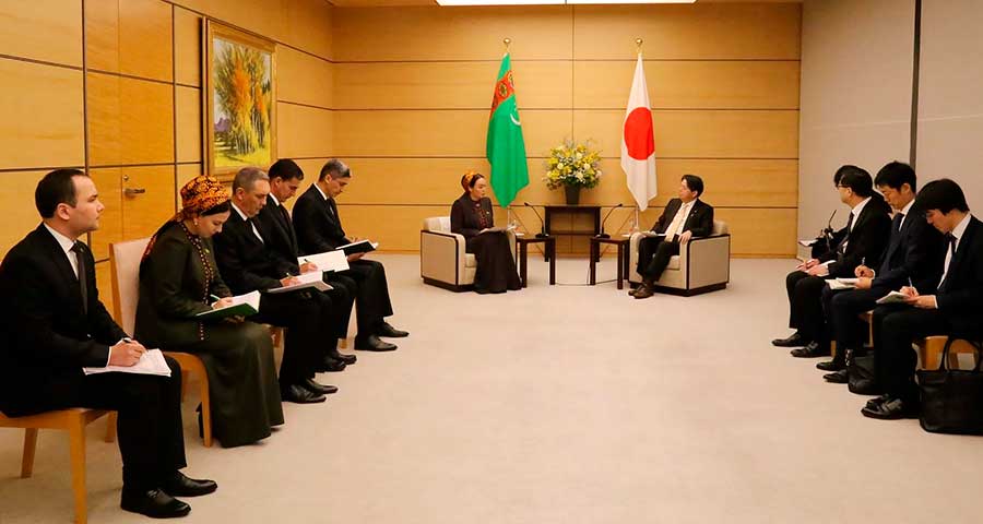 Meeting between the Chairperson of the Mejlis of Turkmenistan and the Chief Cabinet Secretary of Japan