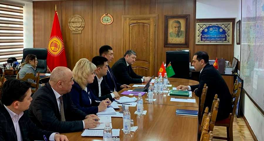 Обсуждены вопросы развития двустороннего транспортно-транзитного сотрудничества Туркменистана и Кыргызстана