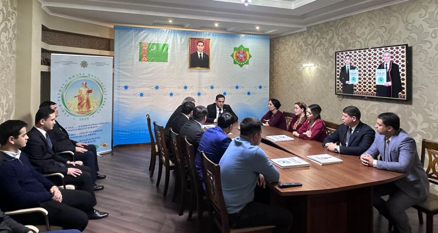 Посол Туркменистана в Бишкеке провел брифинг по итогам правительственных заседаний