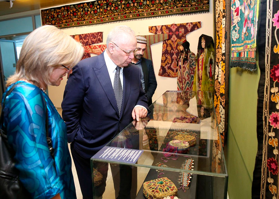 Одежда и ювелирные украшения Туркменистана представлены на выставке в Баку