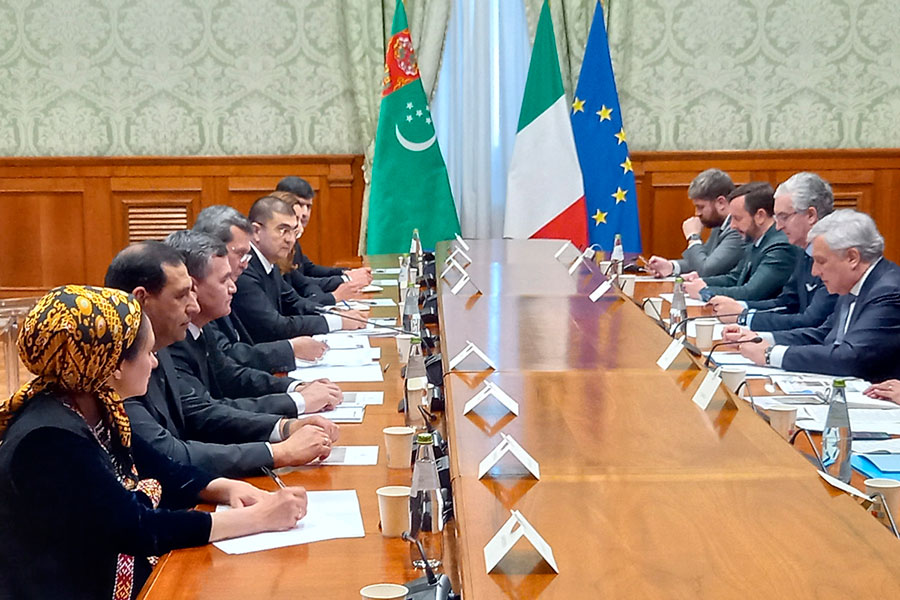 Türkmenistan we Italiýa ikitaraplaýyn gatnaşyklary ösdürmegi maksat edinýärler