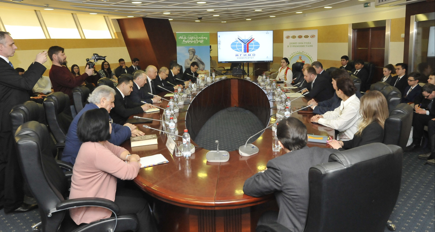 A round table dedicated to the 300th anniversary of Magtymguly Fragi was held at Moscow State Institute of International Relations