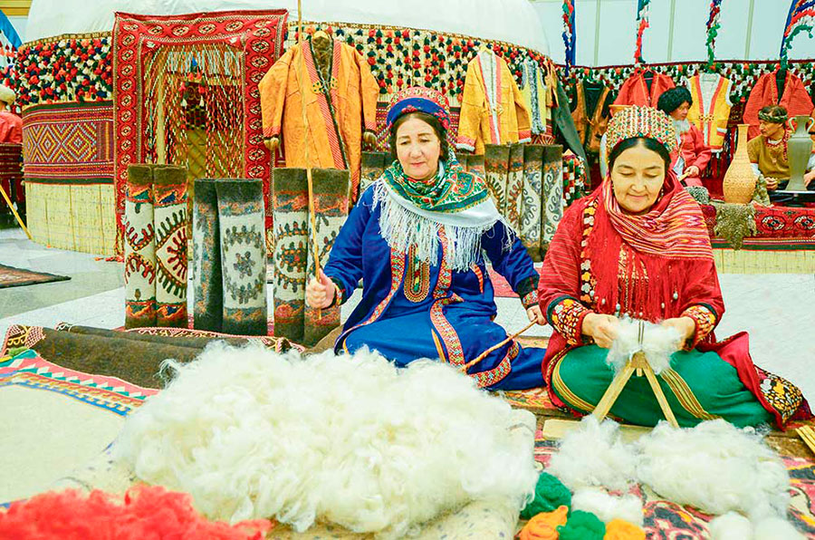 The art of felting aroused the interest of guests of the celebrations at «Nowruz ýaýlasy»