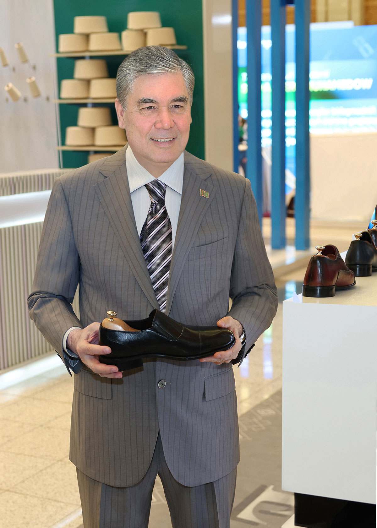 Национальный Лидер туркменского народа, Председатель Халк Маслахаты Туркменистана посетил Выставку торгового комплекса