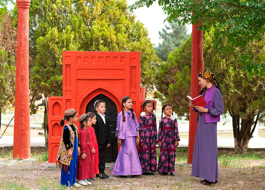 Пользователи детской библиотеки им. Б.Аманова совершили путешествие в «Мир туркменских сказок»