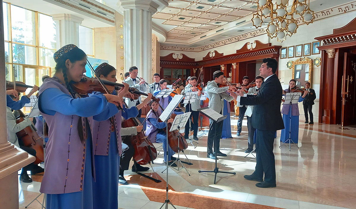 Daňatar Öwezow adyndaky Türkmen döwlet ýörite sazçylyk mekdebiniň döredilmeginiň 95 ýyllygyna bagyşlanan konsert