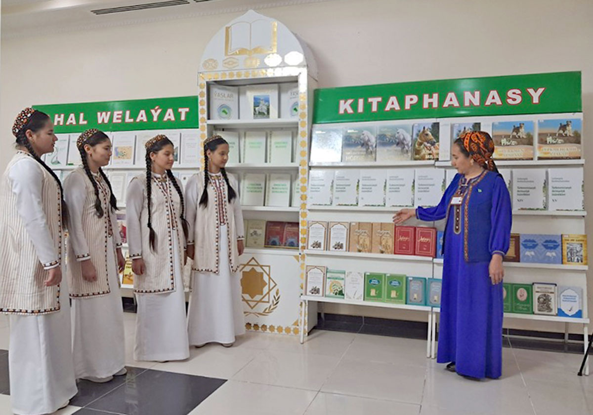 В Ахалском велаяте открыта выставка «Литературное наследие Махтумкули Фраги»