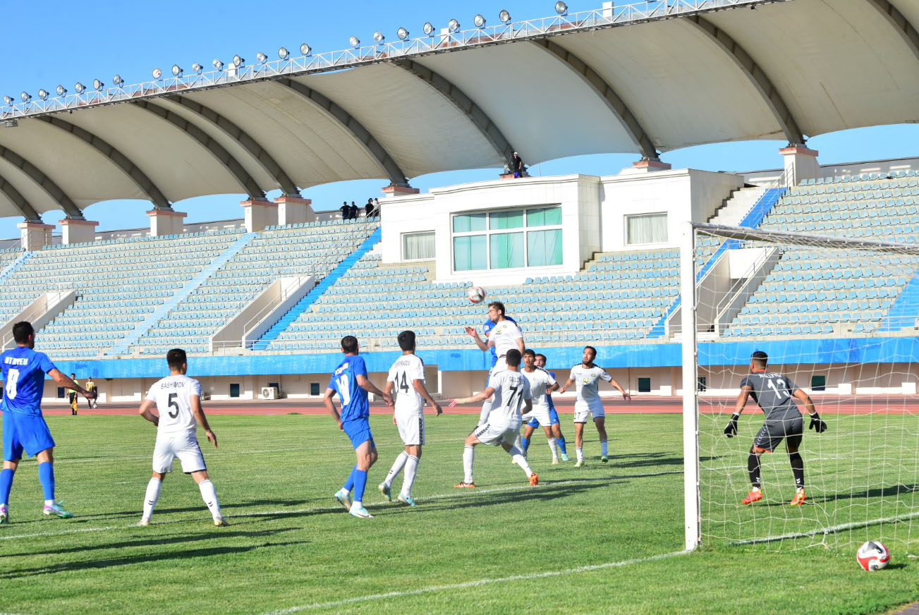 «Алтын асыр» отыгрался с 0:2 в матче с «Ахалом»