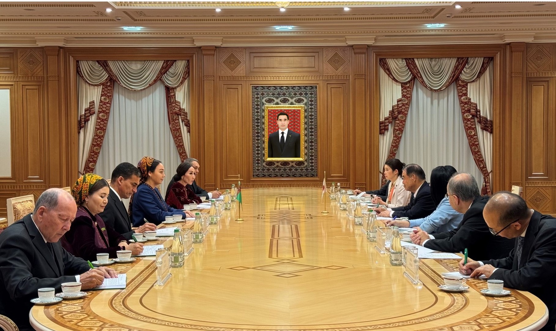 В Межлисе Туркменистана состоялась встреча с руководителем группы Японо-Туркменской межпарламентской дружбы