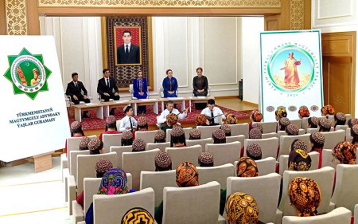 The youth of the city of Arkadag held a meeting in honour of the Constitution Day and the National Flag of Turkmenistan
