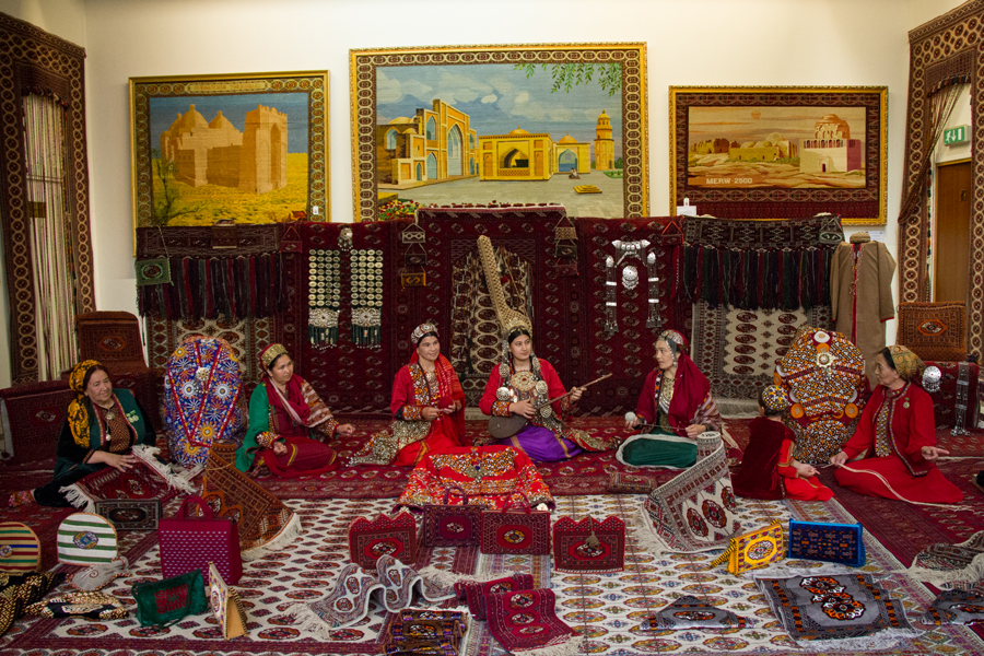 Türkmen halylary — naýbaşy sungat eseri