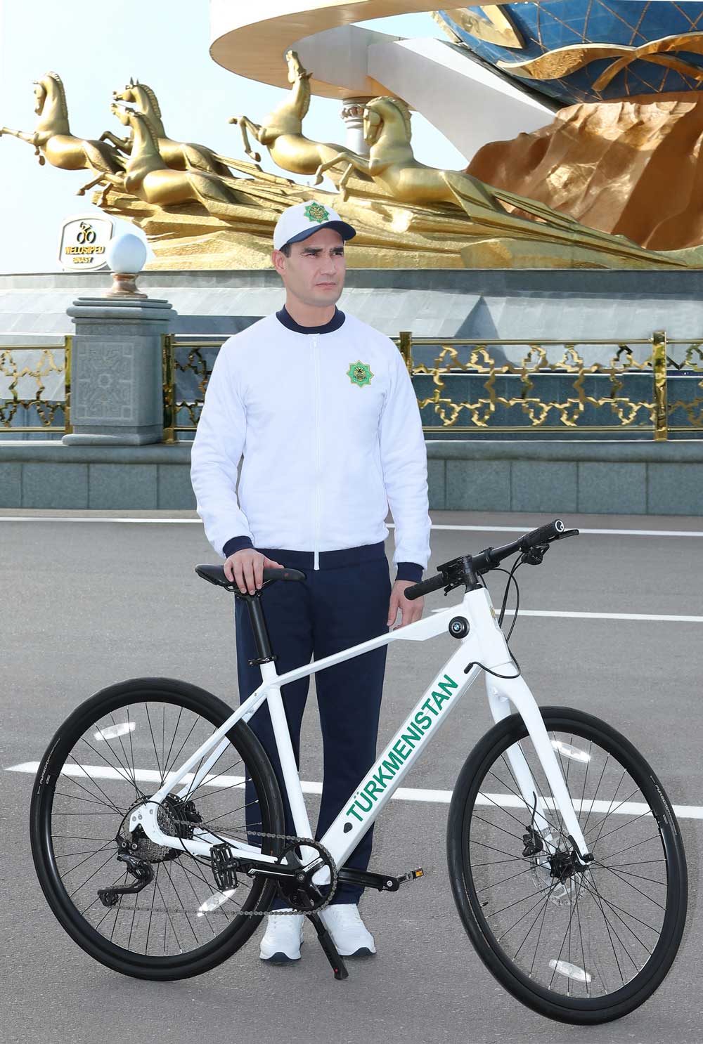 President of Turkmenistan joined mass cycling event