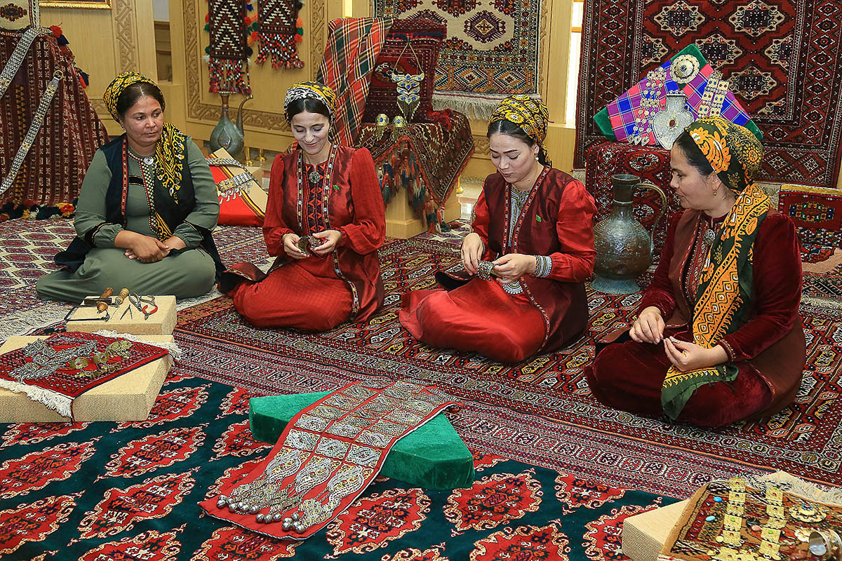 Jewellers of the Balkan velayat demonstrate their professional skills