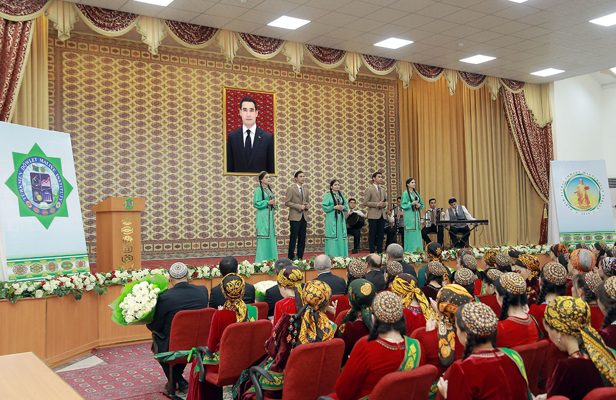 The first graduates of new graduates graduated from the financial university of Turkmenistan areas of training