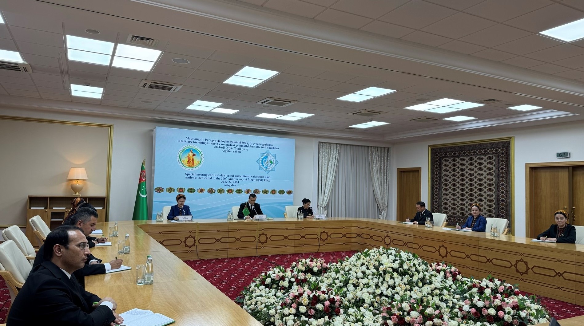 В Меджлисе Туркменистана проведено специальное заседание «исторические и культурные ценности, объединяющие народы», посвящённое 300-летию со дня рождения Махтумкули Фраги