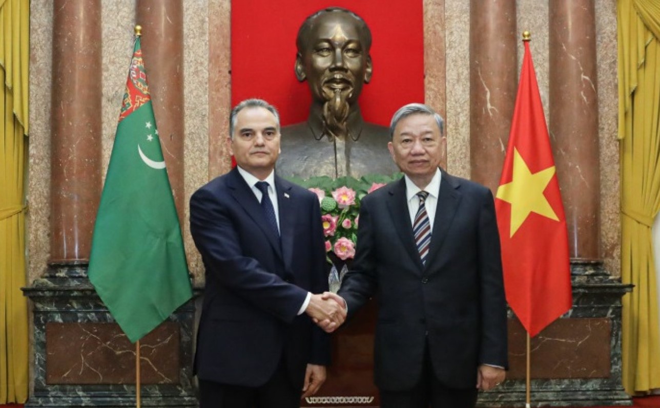 Посол Туркменистана вручил верительные грамоты Президенту Вьетнама